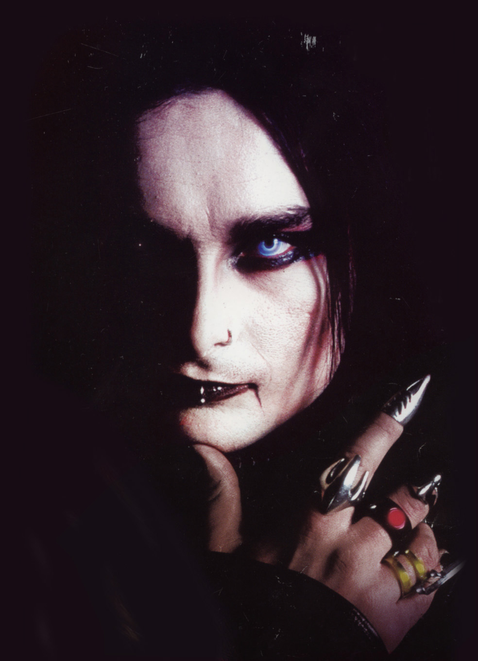 Dani Filth (23)